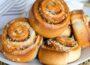 Zu sehen ist das Beitragsbild zum Rezept mit dem Titel: Hausgemachte Zimtschnecken