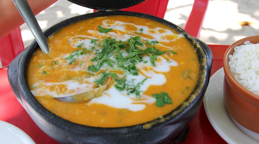 Zu sehen ist das Beitragsbild zum Rezept mit dem Titel: Garnelensuppe Bobó de Camarão