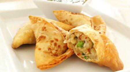 Zu sehen ist das Beitragsbild zum Rezept mit dem Titel: Traditionelle indische Samosas
